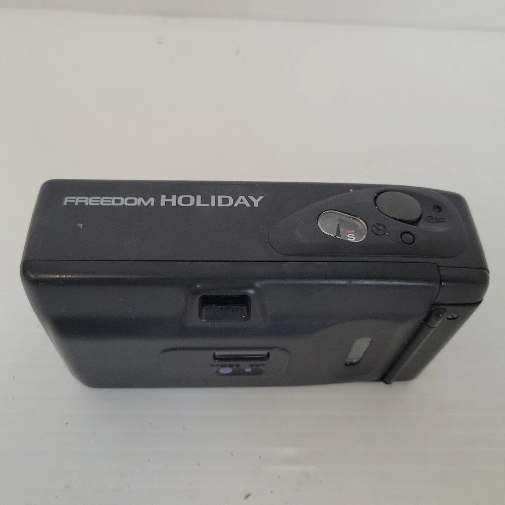 Vintage Minolta Freedom Holiday QD Focus Free DX Auto 35mm Film Camera Black